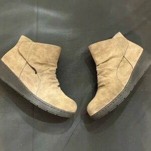 Yuu Womens Ankle Boots Size 10 Taupe Side Zip Comfort Booties EUC Cold Weather